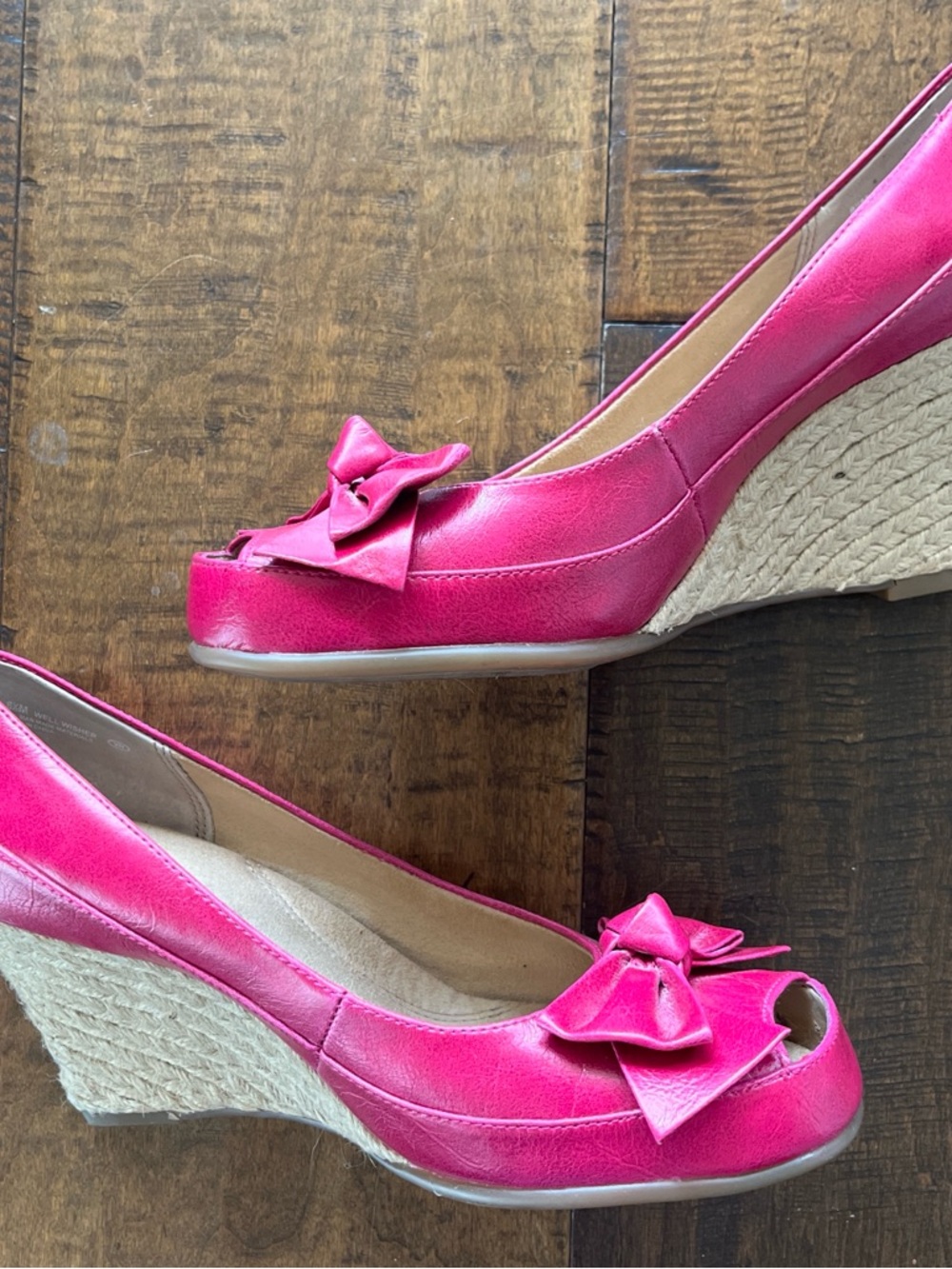 Aerosoles Well Wisher hot pink fuchsia  peep-toe wedge espadrilles sz 8.5